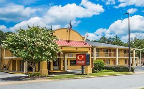 Econo Lodge Inn & Suites Columbus Near Fort Benning